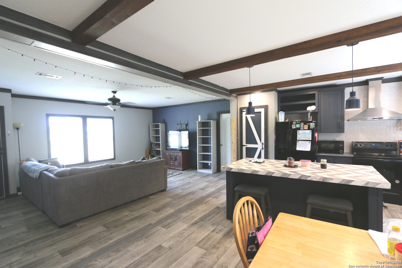 7510 Pittman Road Adkins, TX 78101 - Photo 16 of 42 a living room with stainless steel appliances furniture a chandelier and a kitchen view