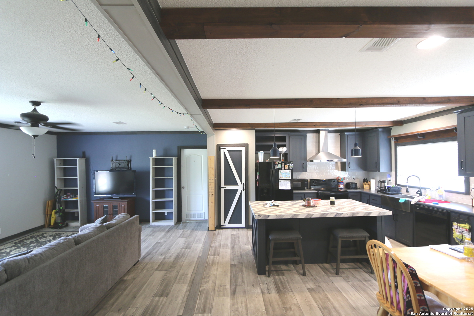 7510 Pittman Road Adkins, TX 78101 - Photo 18 of 42 a room with furniture and a wooden floor