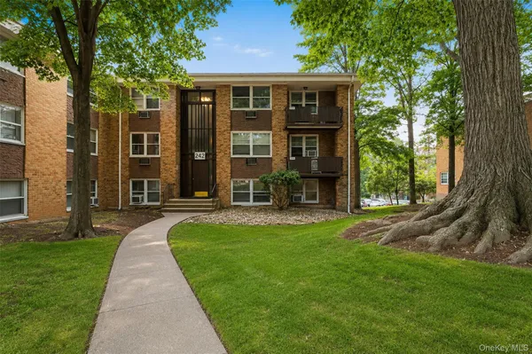 $429,000 | 242 Kearsing Parkway, Unit A, Monsey, NY 10952