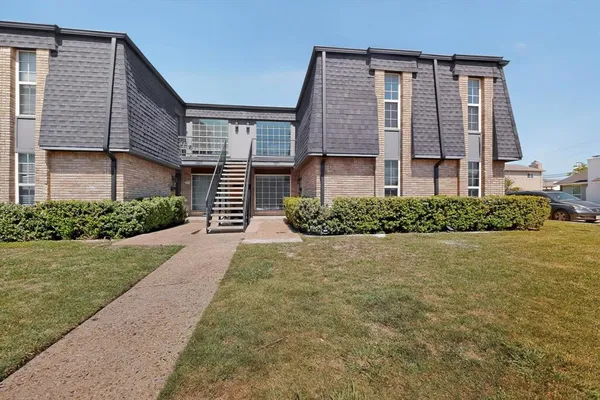 $2,400 | 3675 Rickshaw Drive, Unit 3671, Dallas, TX 75229