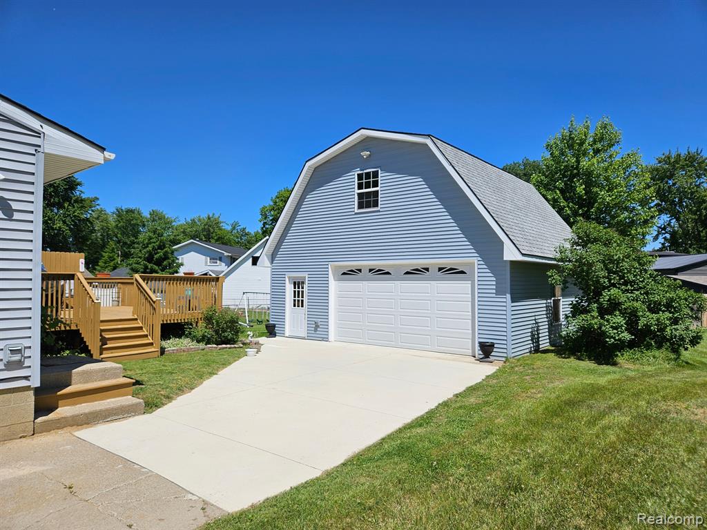 9551 Kress Road Pinckney, MI 48169 - Photo 2 of 34