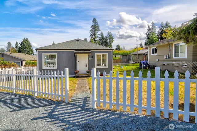 $429,950 | 6611 Commercial Avenue, Unit 3, Everett, WA 98203