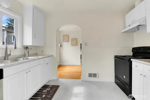 $429,950 | 6611 Commercial Avenue, Unit 3, Everett, WA 98203