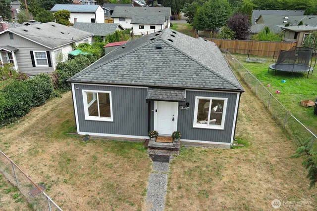 $429,950 | 6611 Commercial Avenue, Unit 3, Everett, WA 98203