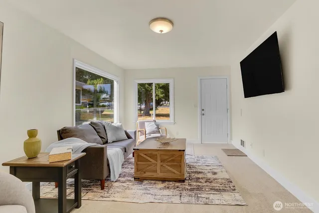 $429,950 | 6611 Commercial Avenue, Unit 3, Everett, WA 98203