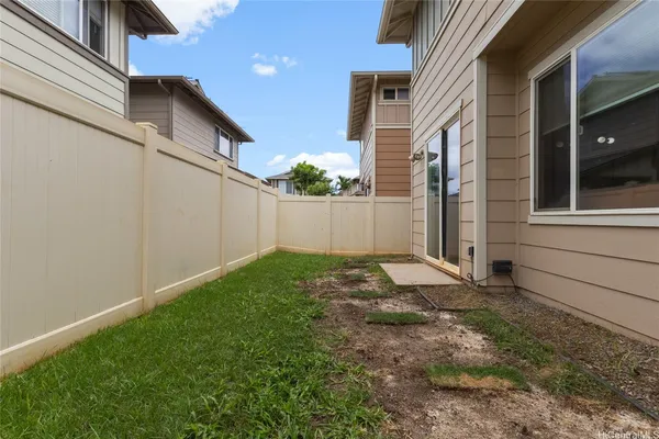 a view of a yard with a house