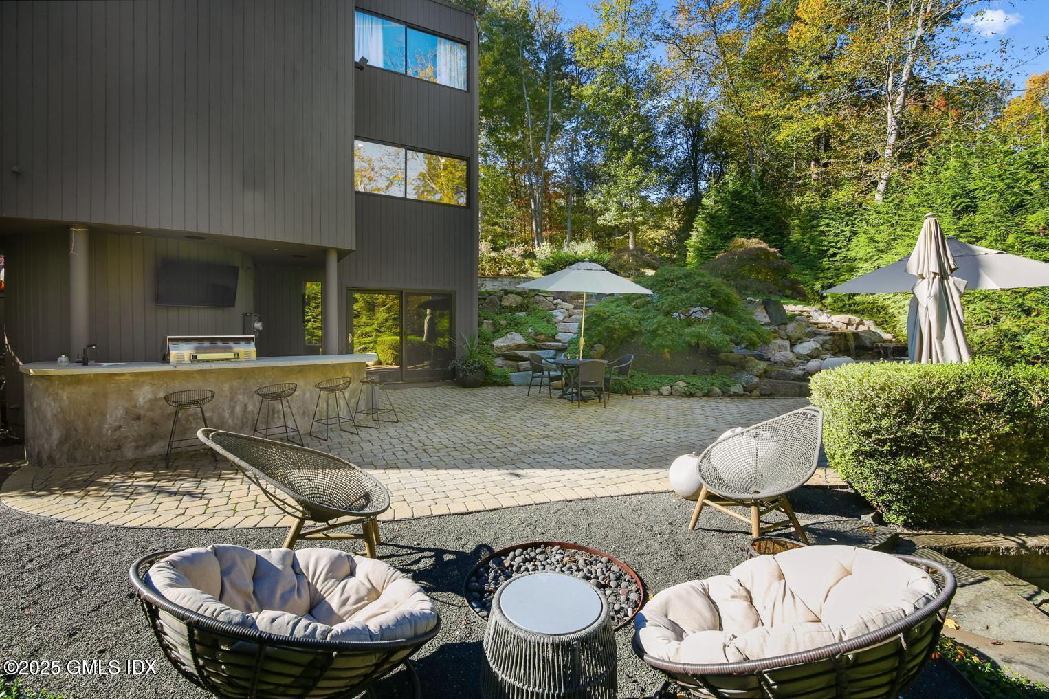 210 Red Fox Road Stamford, CT 06903 - Photo 21 of 25 a view of a table and chairs in the patio
