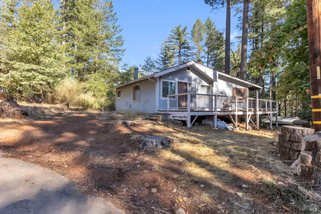 a view of a house with backyard and sitting area