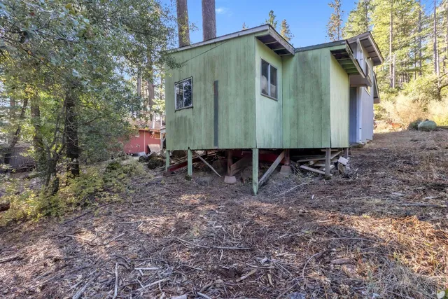 a view of a back yard of the house