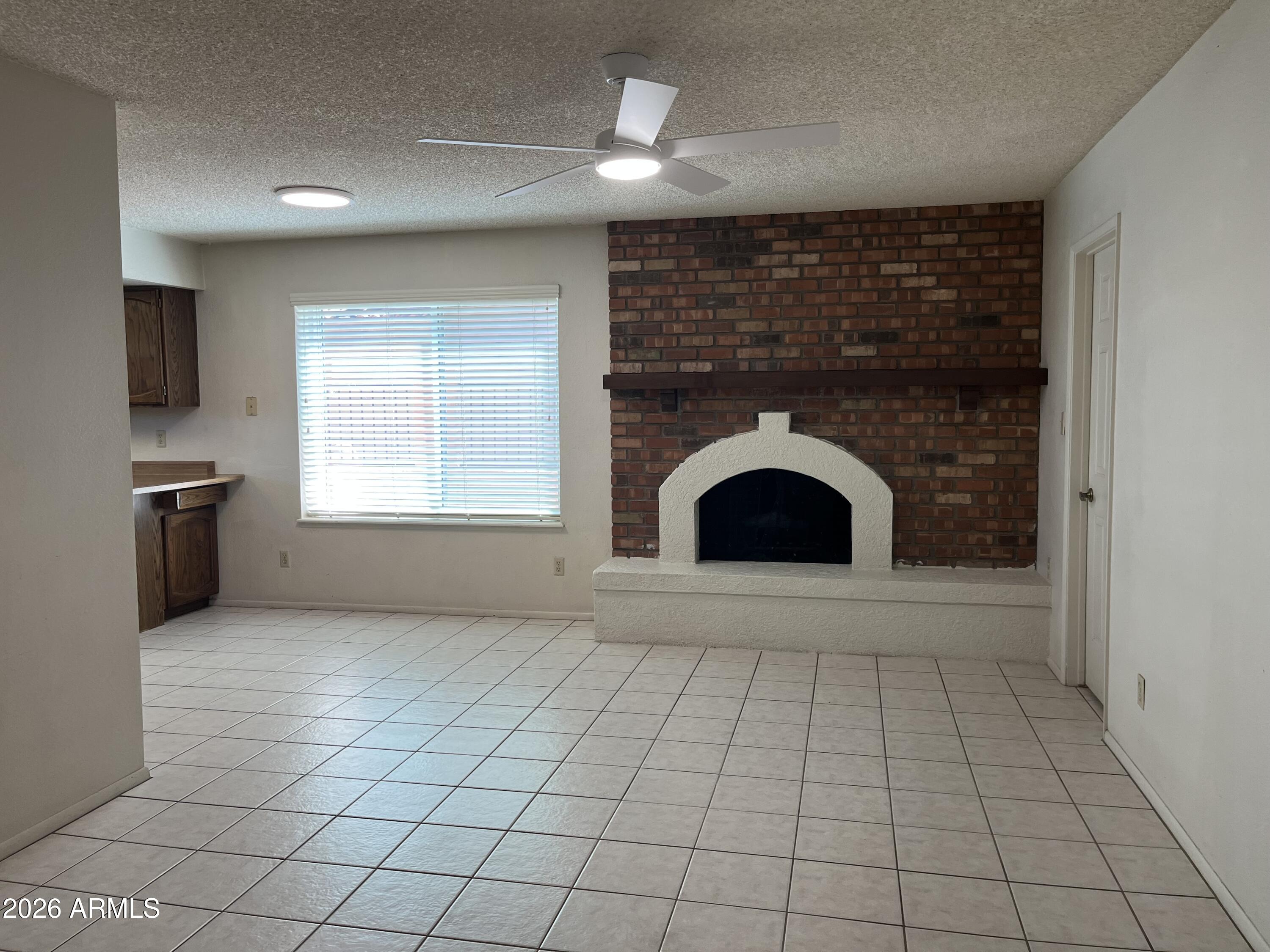 10624 West Griswold Road Peoria, AZ 85345 - Photo 7 of 28