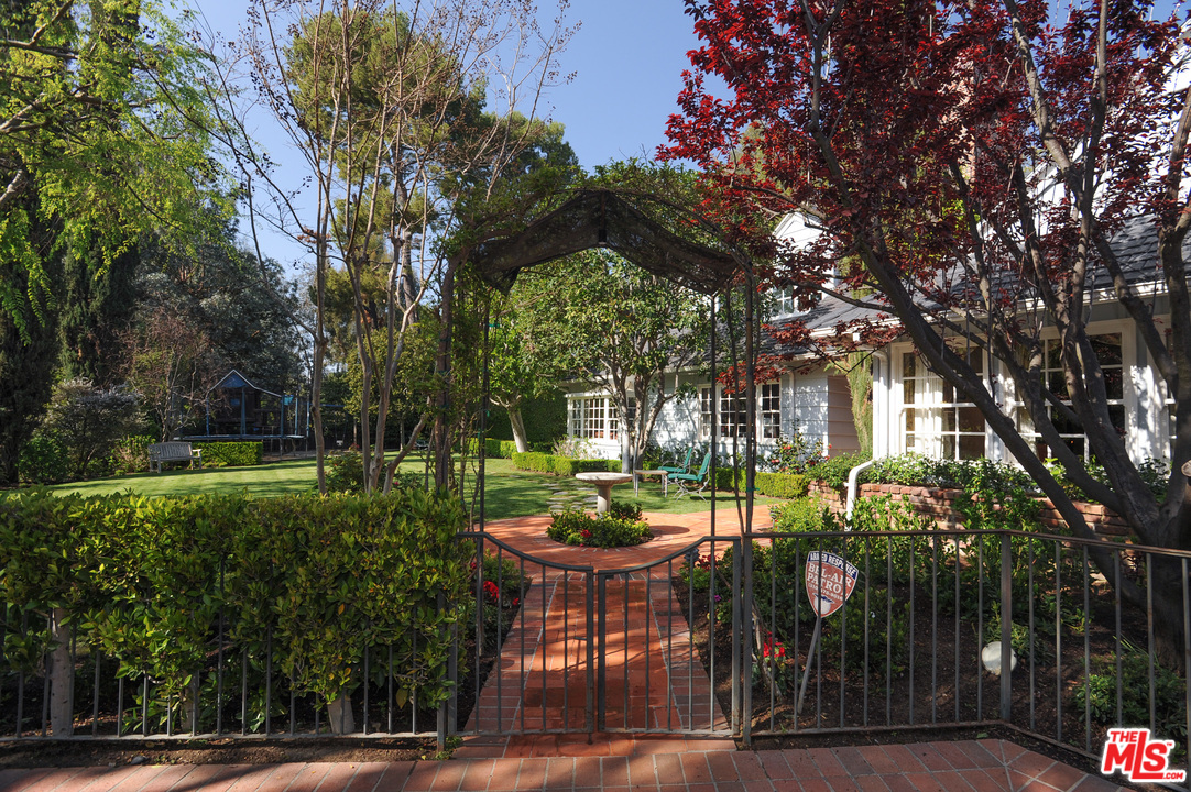 2826 Roscomare Road Los Angeles, CA 90077 - Photo 2 of 28