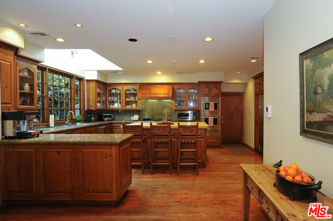 2826 Roscomare Road Los Angeles, CA 90077 - Photo 12 of 28