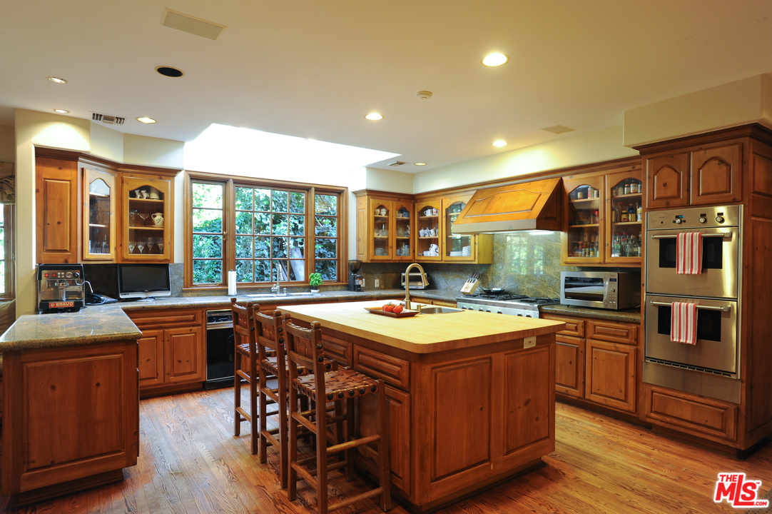 2826 Roscomare Road Los Angeles, CA 90077 - Photo 9 of 28
