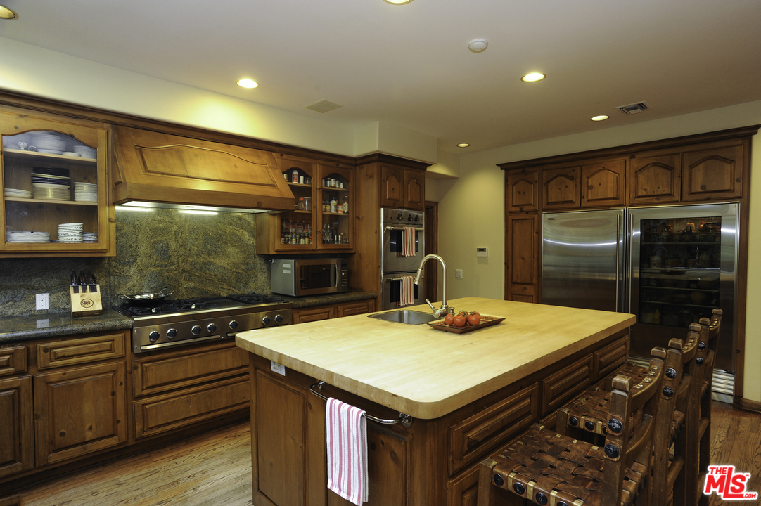 2826 Roscomare Road Los Angeles, CA 90077 - Photo 10 of 28