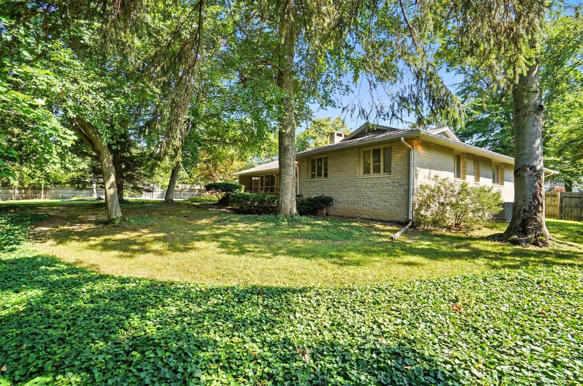 3885 Woodbridge Road Columbus, OH 43220 - Photo 154 of 158 148