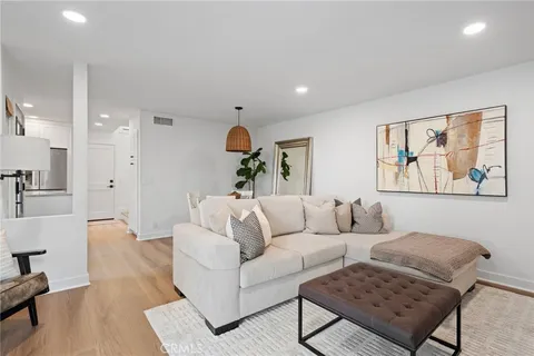$1,250,000 | 101 Aspen Lane, Costa Mesa, CA 92627
