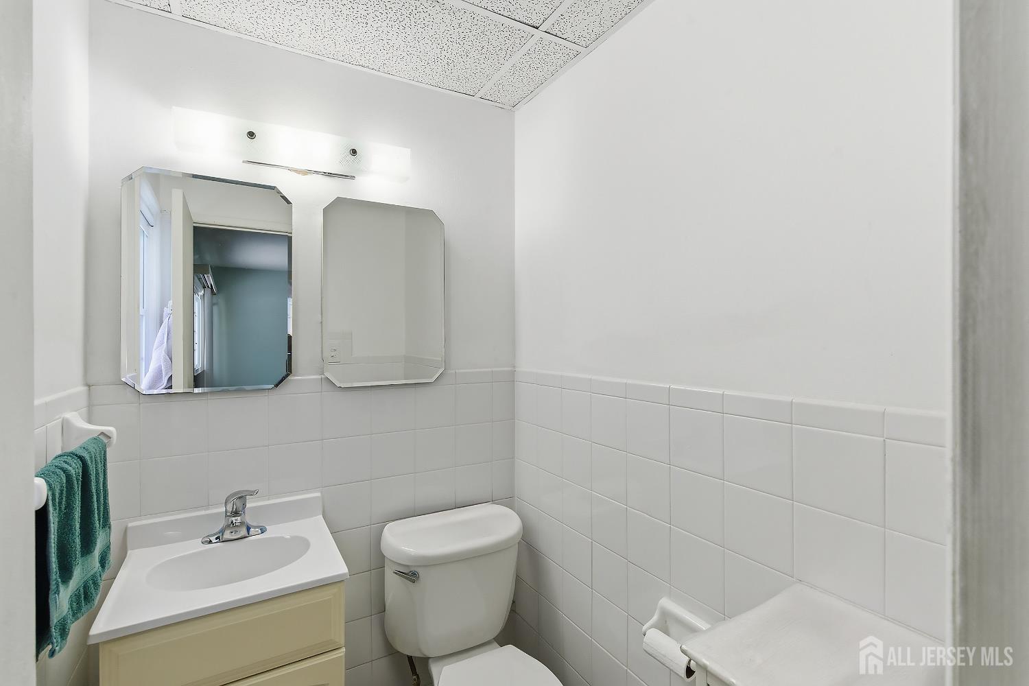 10 Cranston Road Kendall Park, NJ 08824 - Photo 16 of 27 a bathroom with a toilet sink and mirror