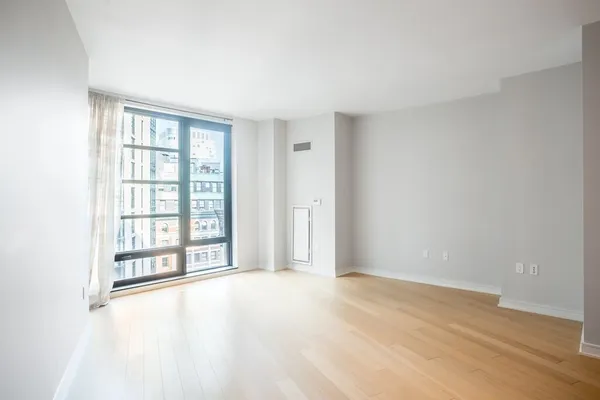 $6,800 | 580 Washington Street, Unit 11E, Boston, MA 02111