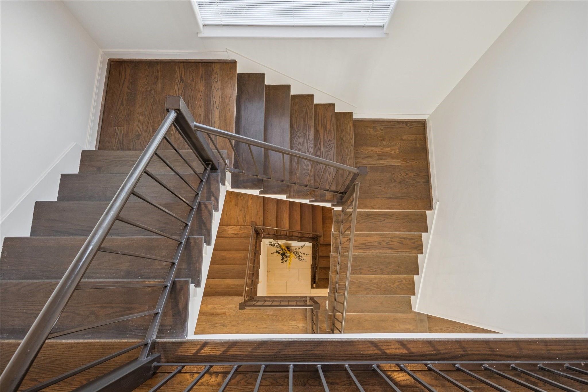 902 Roy Street Houston, TX 77007 - Photo 17 of 50 a view of entryway