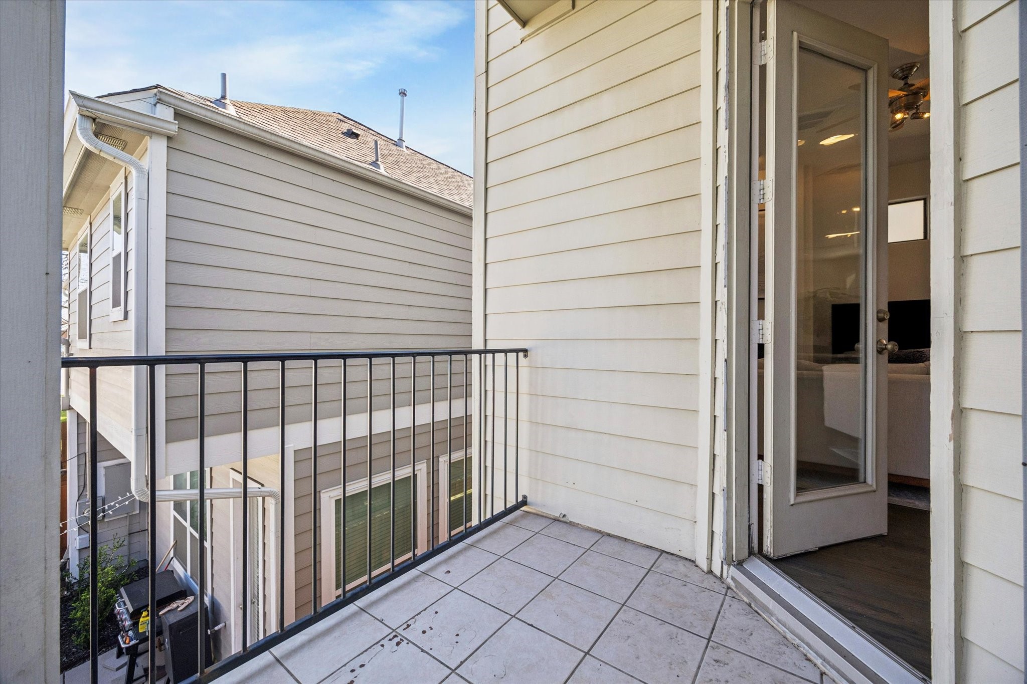 902 Roy Street Houston, TX 77007 - Photo 24 of 50 a view of a porch