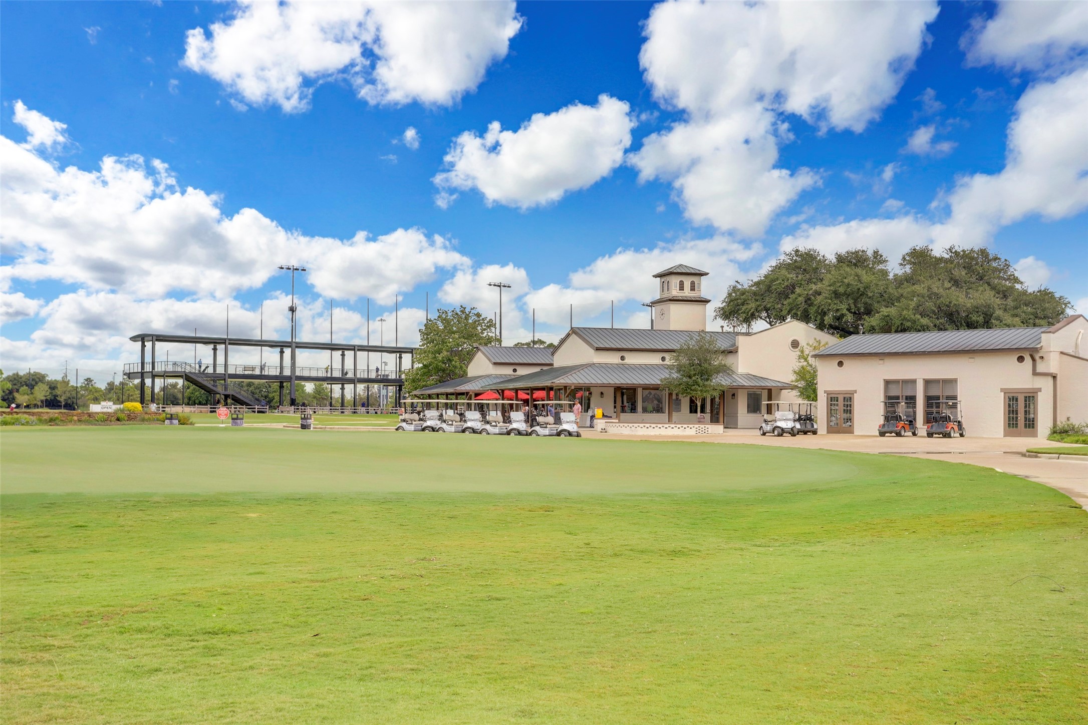 902 Roy Street Houston, TX 77007 - Photo 35 of 50 a front view of a house with a big yard