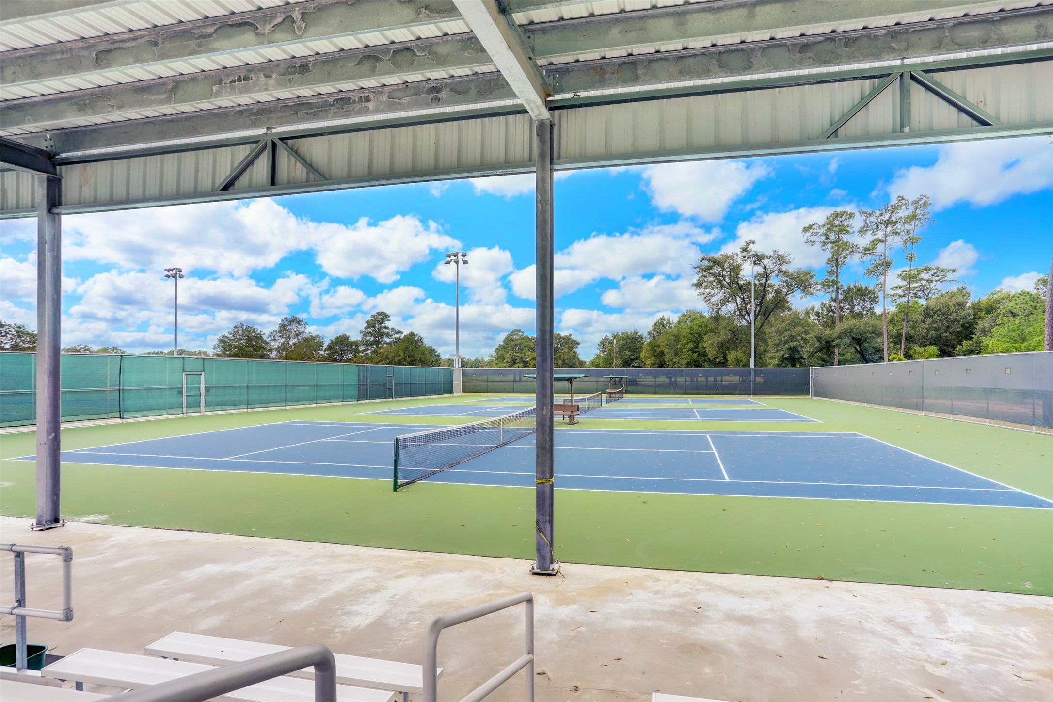 902 Roy Street Houston, TX 77007 - Photo 39 of 50 a view of a tennis court