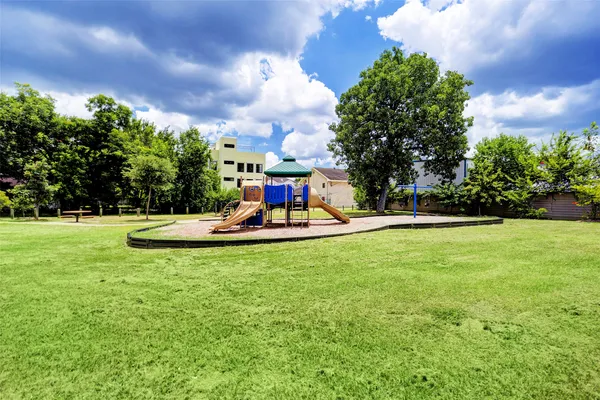 $4,000 | 902 Roy Street, Houston, TX 77007