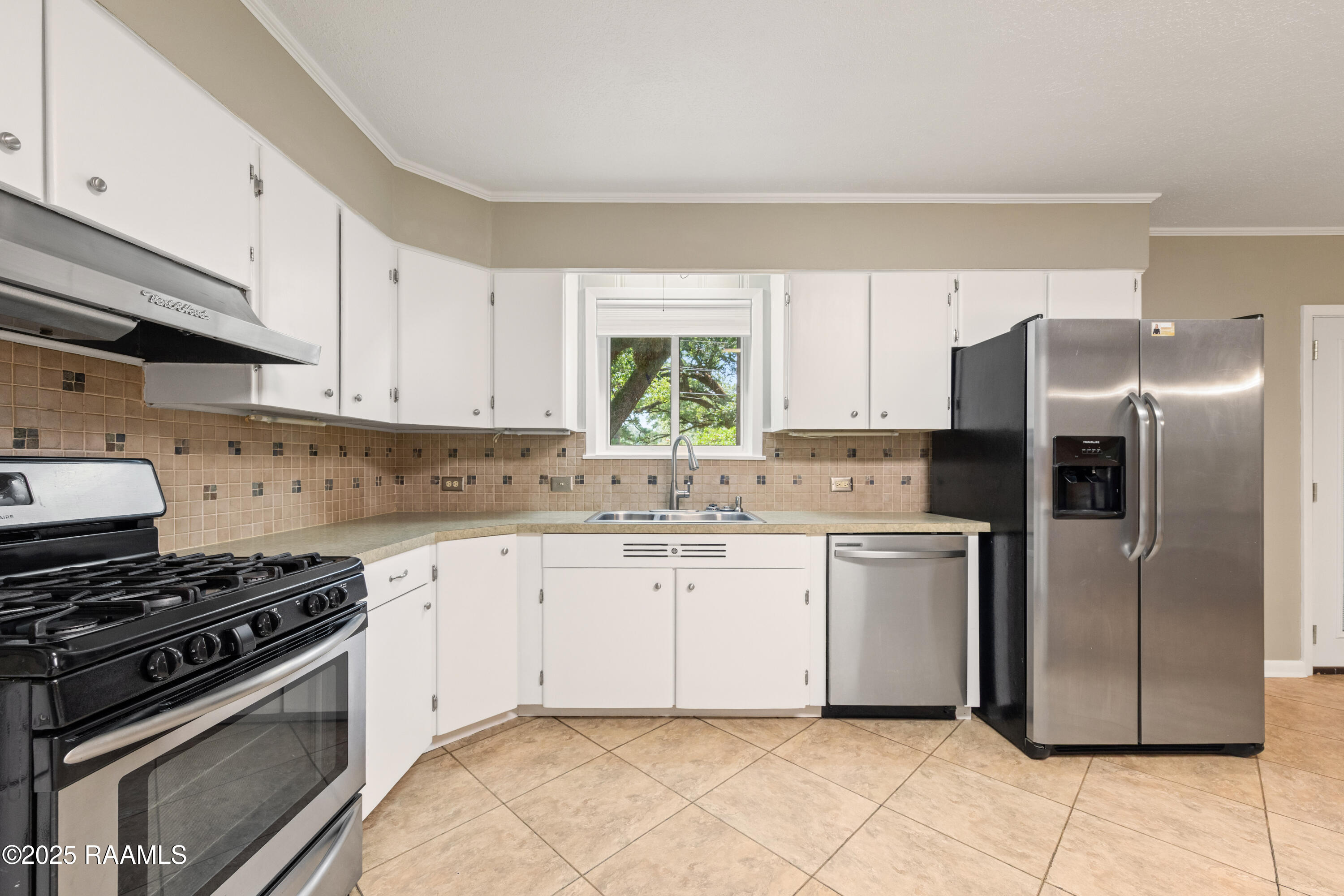 114 Homas Road Lafayette, LA 70501 - Photo 12 of 31 114Homas-39