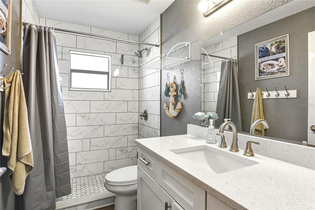 533 Seven Oaks Street Mulberry, FL 33860 - Photo 29 of 43 a bathroom with a sink toilet and shower