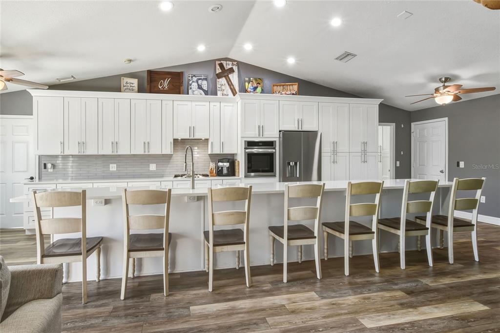 533 Seven Oaks Street Mulberry, FL 33860 - Photo 7 of 43 a kitchen with cabinets and chairs
