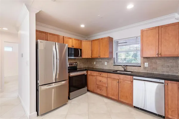 $2,100 | 10693 North Military Trail, Unit 14, Palm Beach Gardens, FL 33410