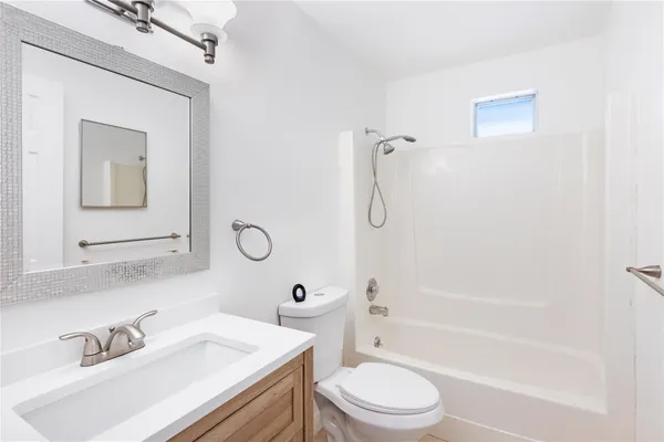 $2,100 | 10693 North Military Trail, Unit 14, Palm Beach Gardens, FL 33410