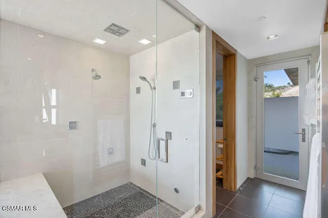 a view of a house with backyard and porch