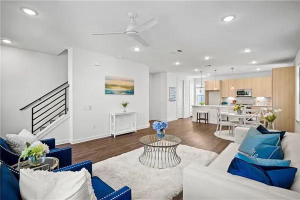 $3,300 | 2624 Metcalfe Road, Unit 8, Austin, TX 78741