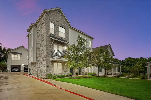 $3,300 | 2624 Metcalfe Road, Unit 8, Austin, TX 78741