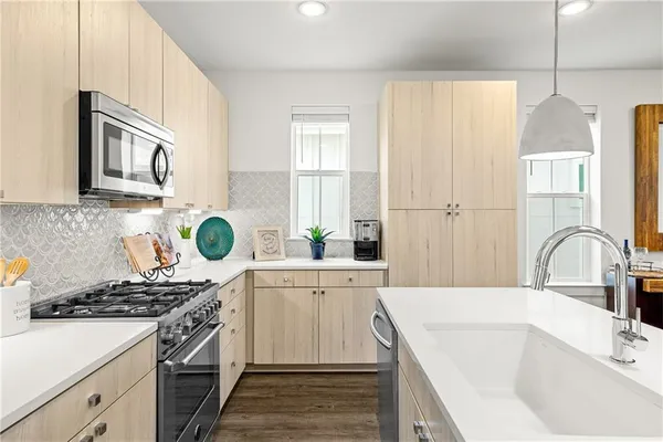 $3,300 | 2624 Metcalfe Road, Unit 8, Austin, TX 78741