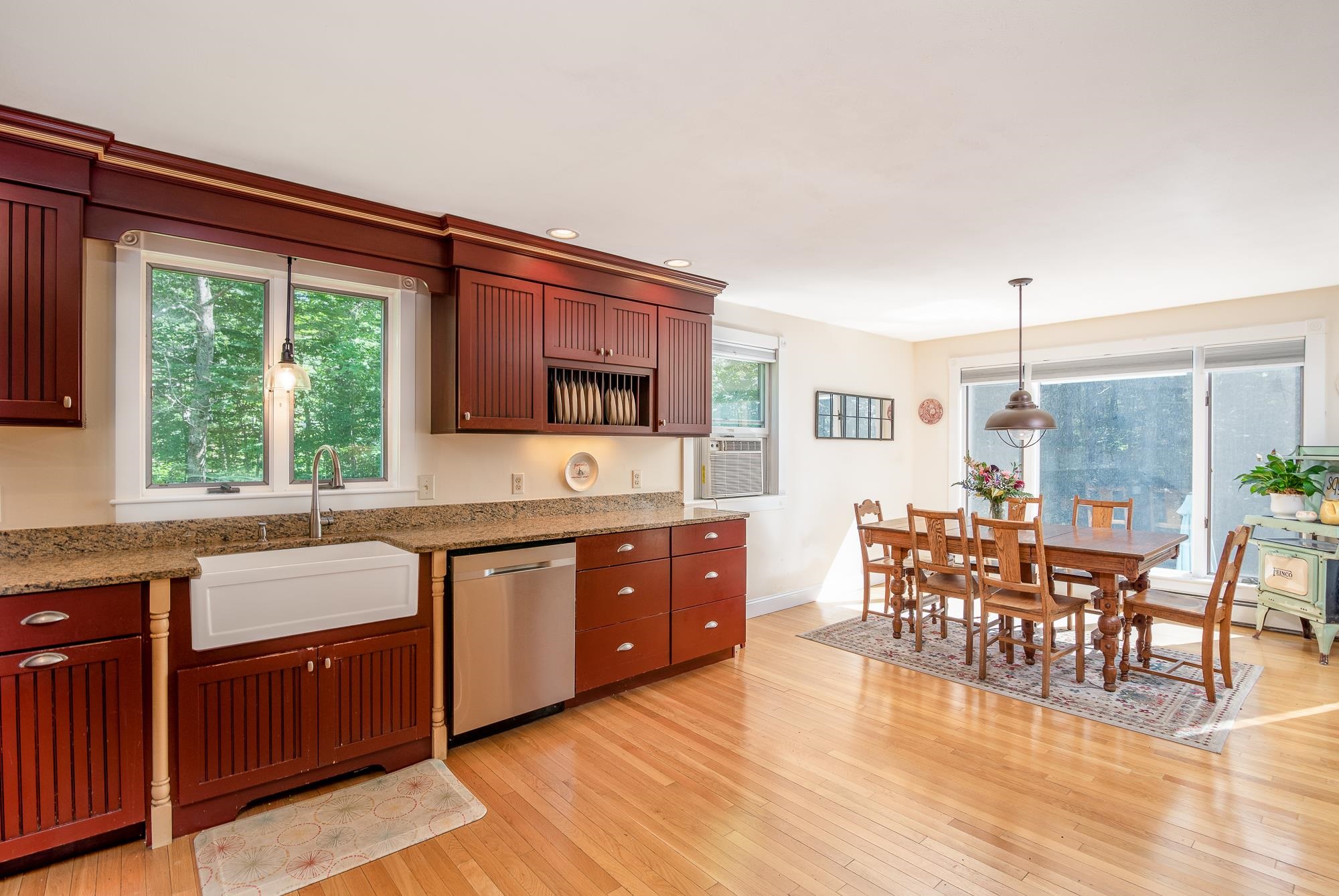 52 Estes Road Rochester, NH 03839 - Photo 13 of 40