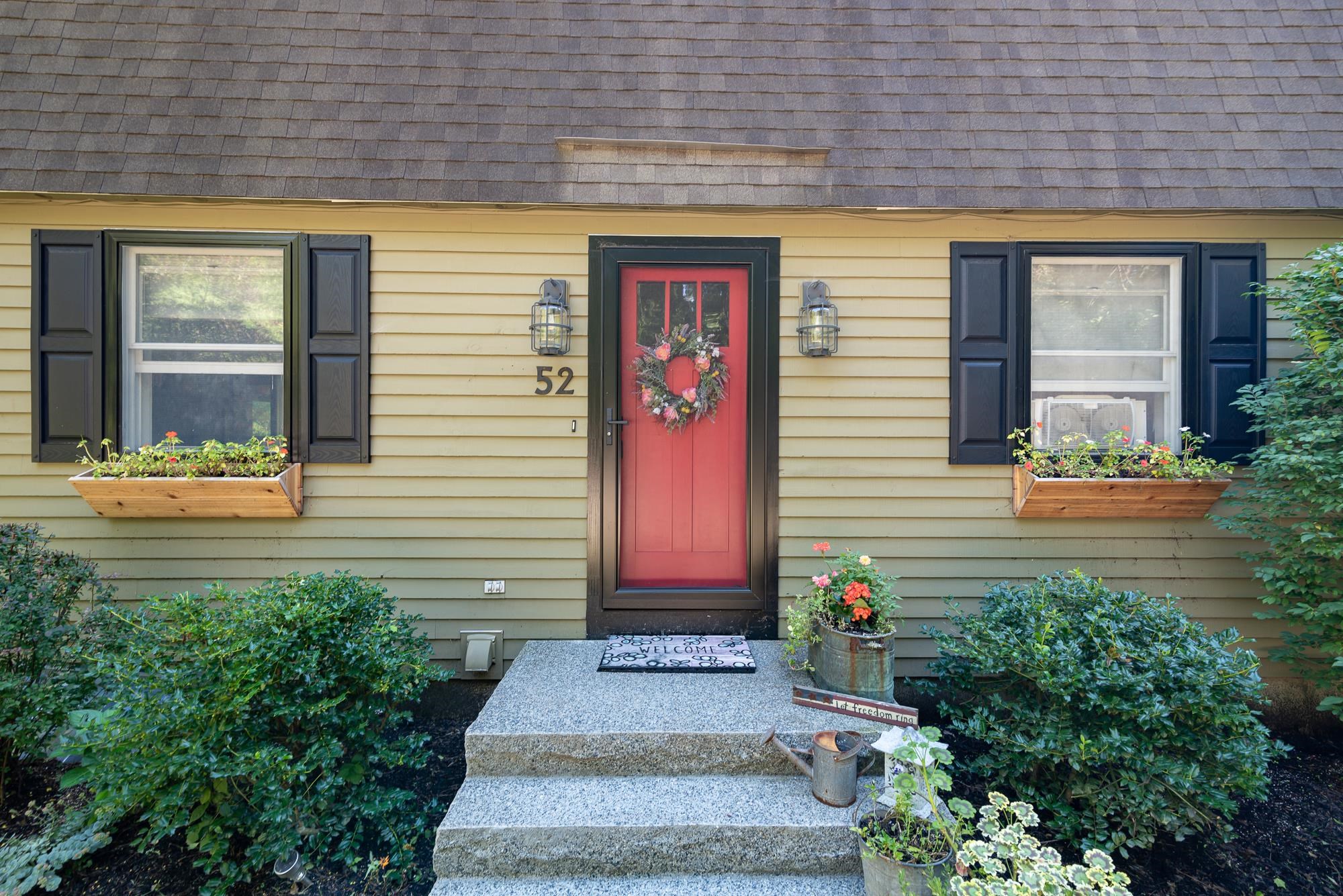 52 Estes Road Rochester, NH 03839 - Photo 2 of 40