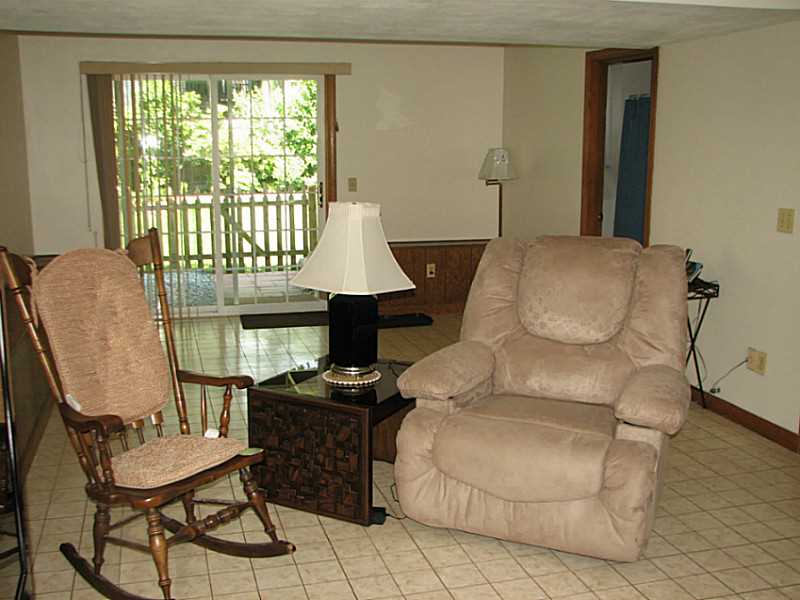 14 What Cheer Road Narragansett, RI 02882 - Photo 13 of 25 Den/Family/Great Room.