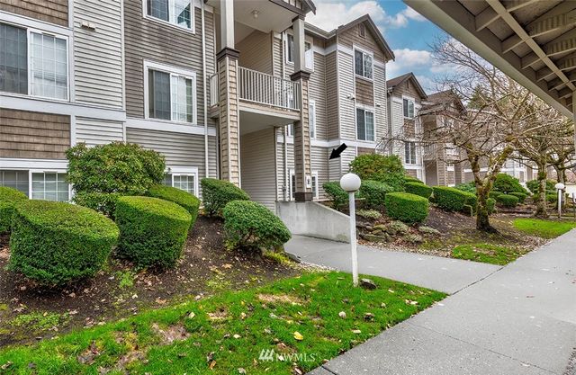 $335,000 | 25235 Southeast Klahanie Boulevard, Unit E102, Sammamish, WA 98029