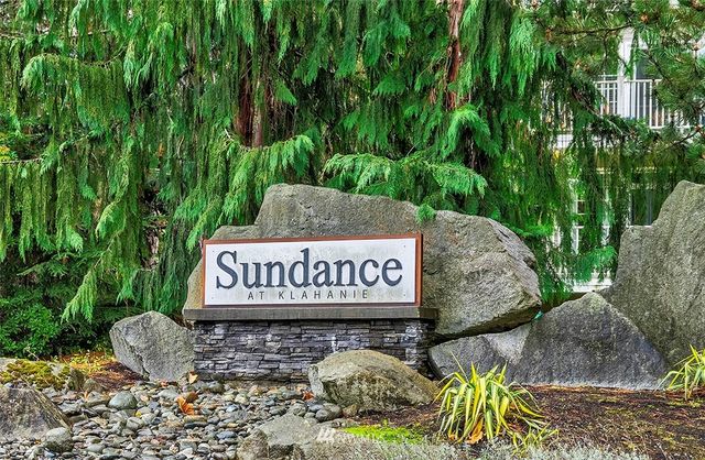 $335,000 | 25235 Southeast Klahanie Boulevard, Unit E102, Sammamish, WA 98029