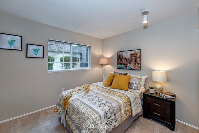 $335,000 | 25235 Southeast Klahanie Boulevard, Unit E102, Sammamish, WA 98029