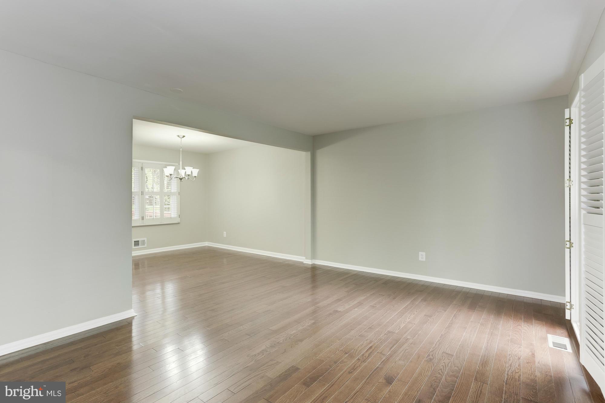 9309 Locksley Road Fort Washington, MD 20744 - Photo 4 of 30 Living Room