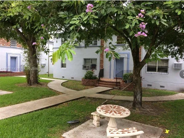 $1,900 | 424 Northeast 82nd Street, Unit 4C, Miami, FL 33138