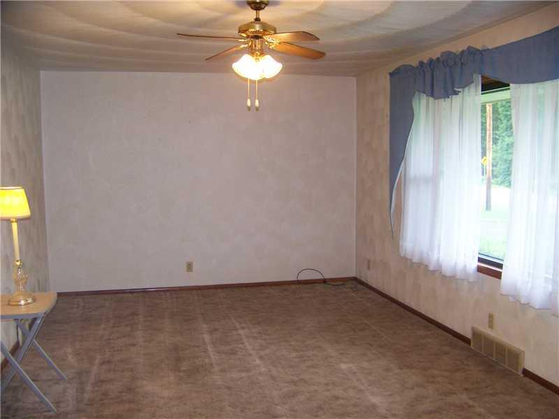 1060 Gameland Road Chicora, PA 16025 - Photo 6 of 12 Living Room.
