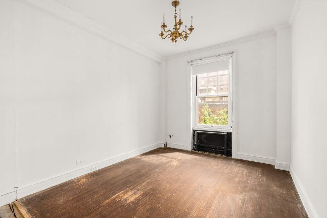 150 East 72nd Street, Unit 6S Manhattan, NY 10021 - Photo 15 of 23 an empty room with a window