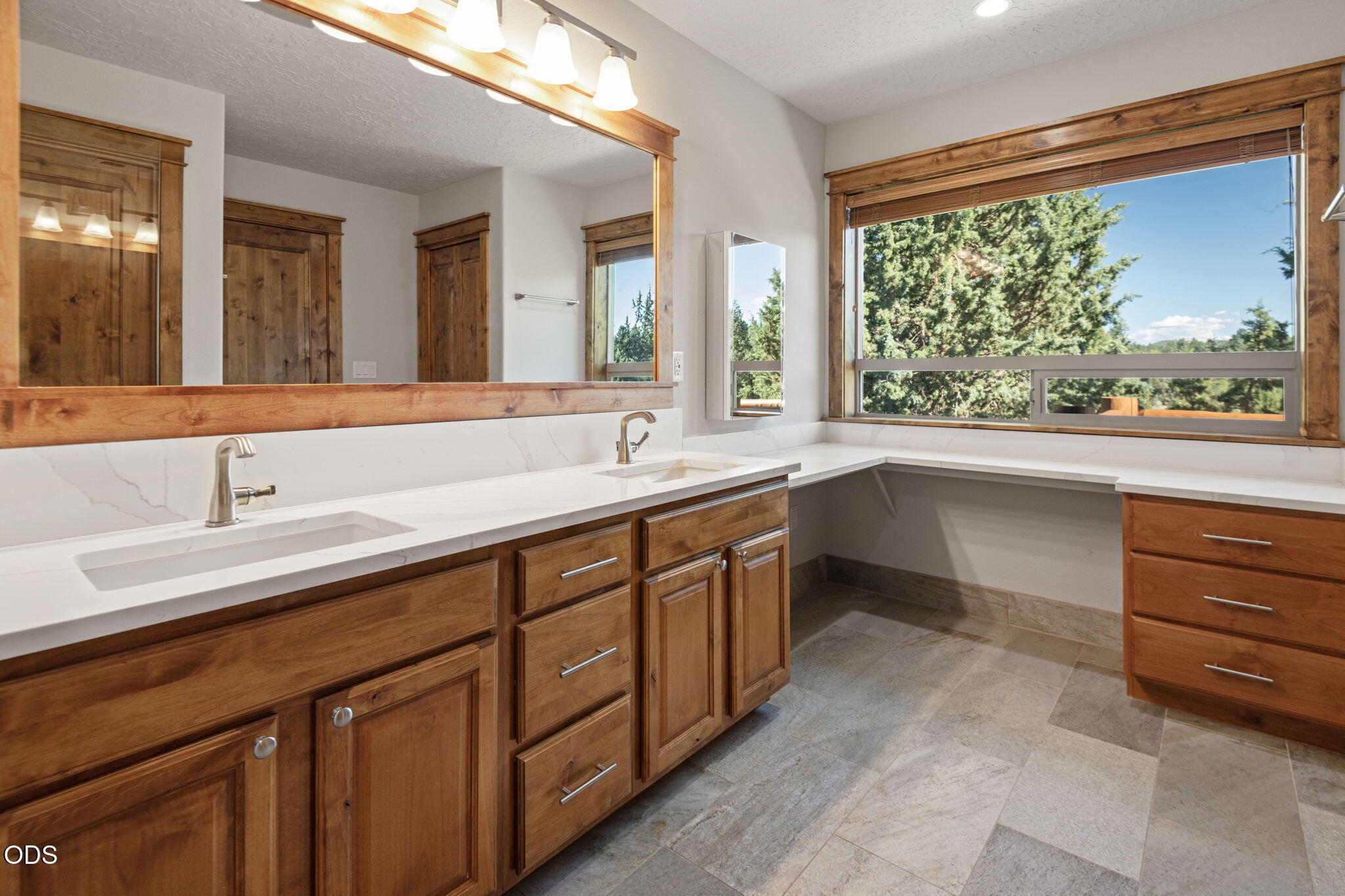 20483 Southeast Blue Ridge Lane Bend, OR 97702 - Photo 24 of 44