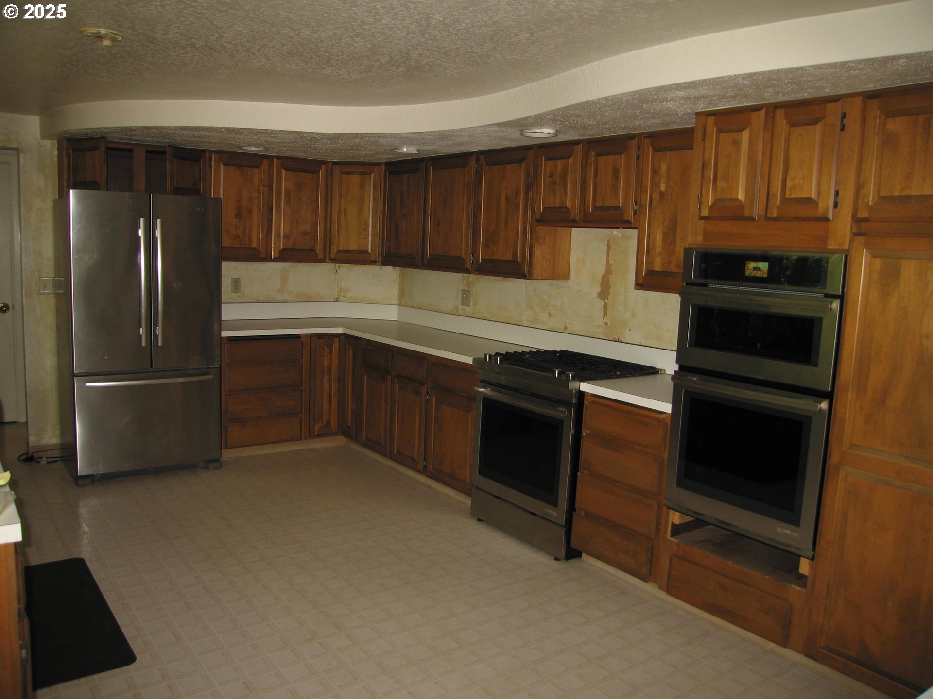 18795 Southwest Vista Street Beaverton, OR 97003 - Photo 15 of 31 a kitchen with granite countertop stainless steel appliances and wooden cabinets