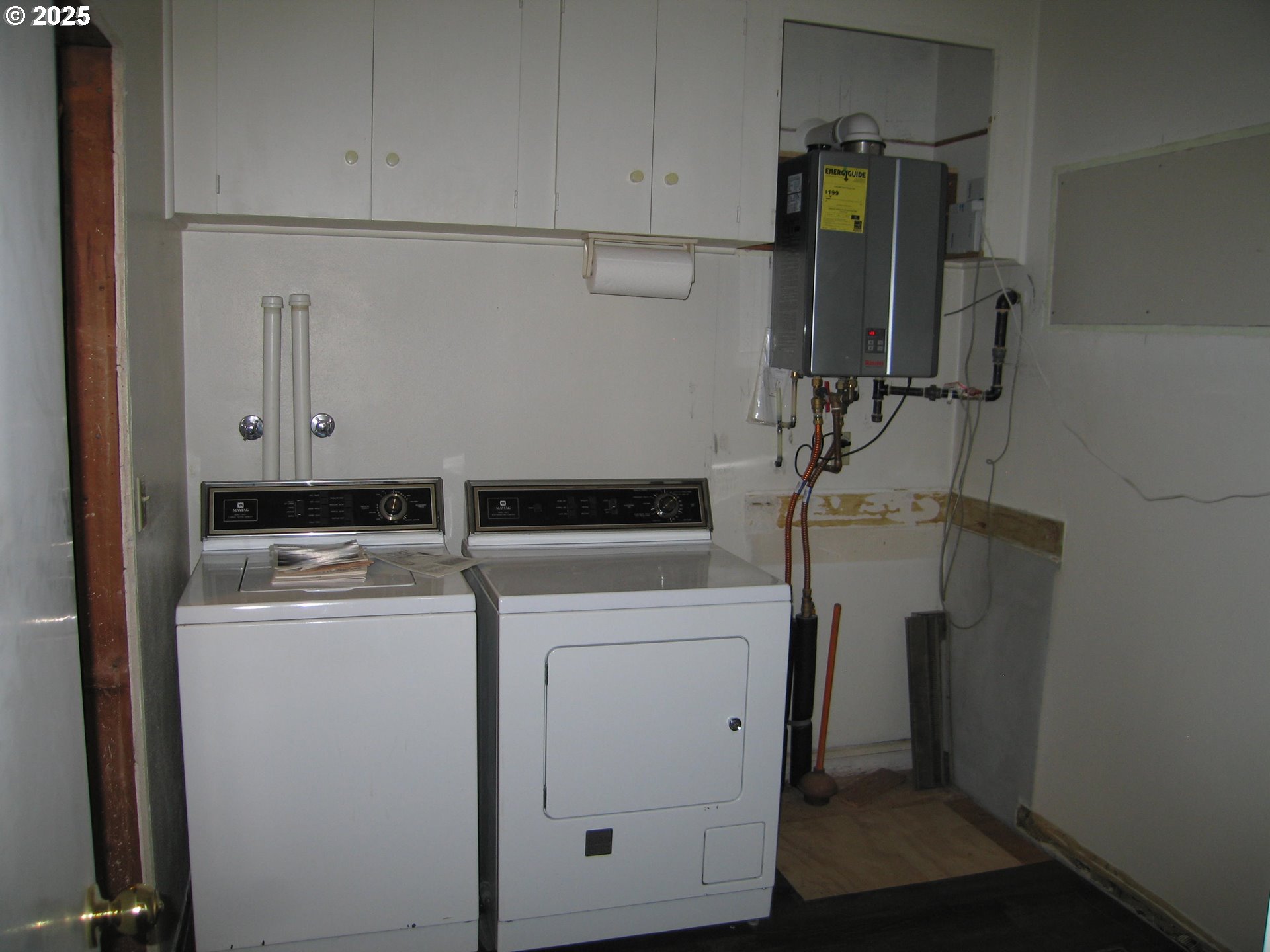 18795 Southwest Vista Street Beaverton, OR 97003 - Photo 20 of 31 a utility room with dryer and washer