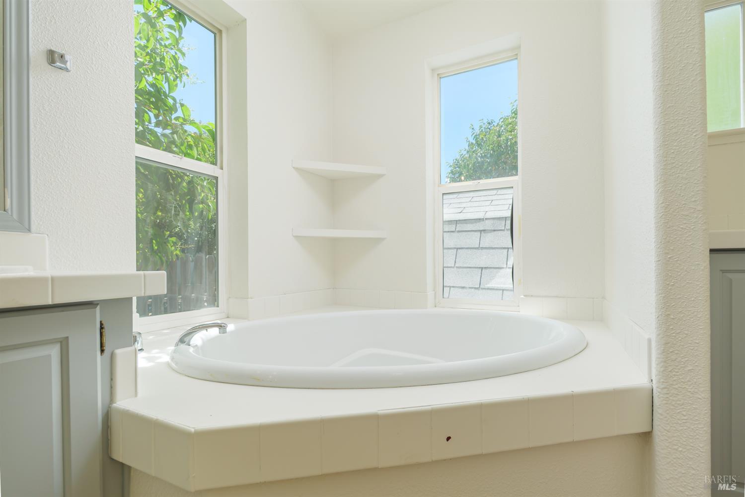 209 Yosemite Road San Rafael, CA 94903 - Photo 17 of 42